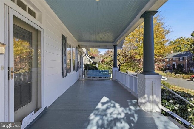 1208 S Oakcrest Rd in Arlington, VA - Building Photo - Building Photo