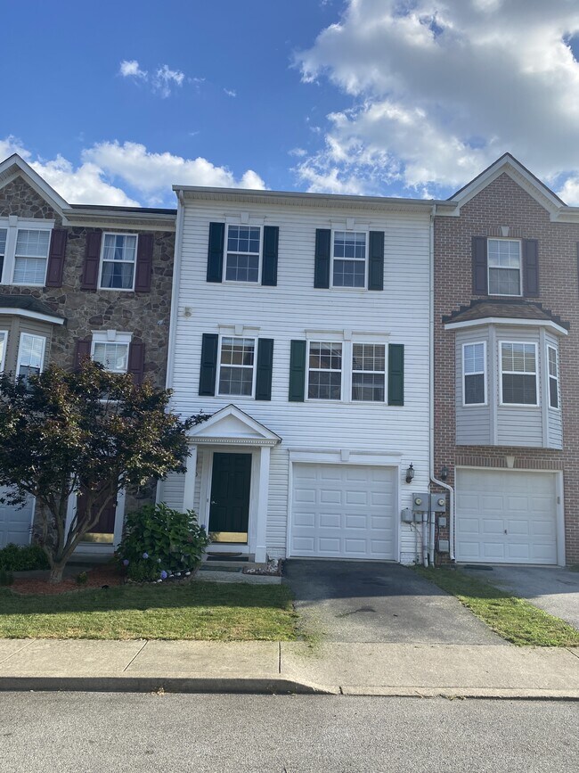 20 Bruce Dr in Charles Town, WV - Building Photo - Building Photo