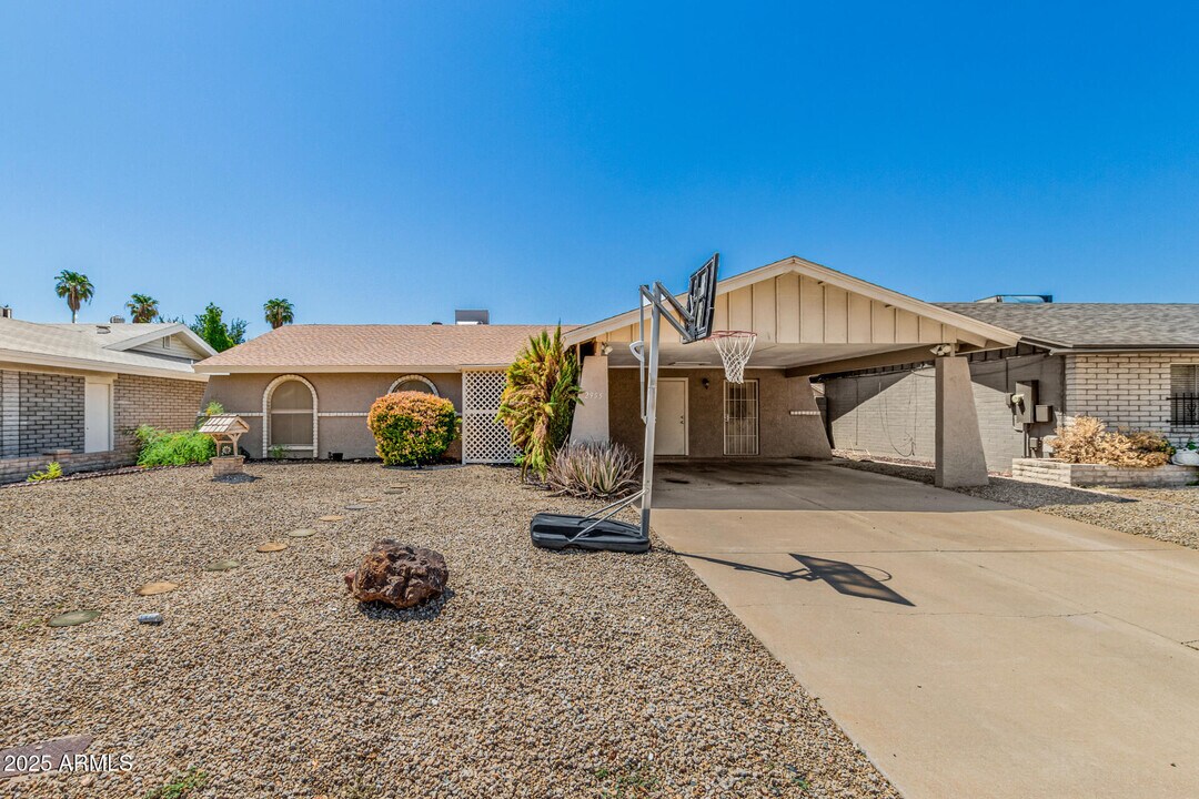 2955 W Wagoner Rd in Phoenix, AZ - Building Photo