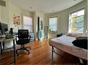 151 Highland St, Unit 2 in Boston, MA - Foto de edificio - Building Photo