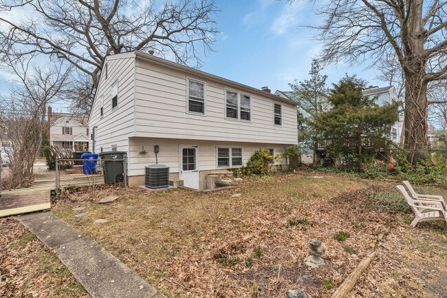 5722 4th St S in Arlington, VA - Building Photo - Building Photo