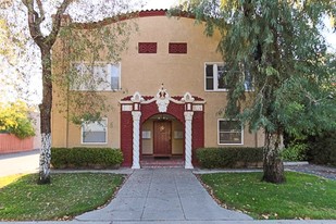 220 N Maple Ave in Manteca, CA - Building Photo