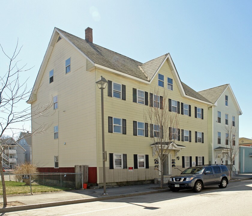 131-135 Spruce St in Manchester, NH - Foto de edificio