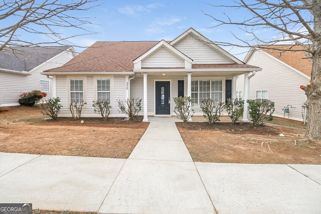 375 Chadwick Cmns in Stockbridge, GA - Building Photo