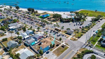 5737 Shore Blvd S in Gulfport, FL - Building Photo