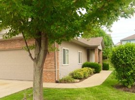 6 Notting Hill Ln in Iowa City, IA - Building Photo