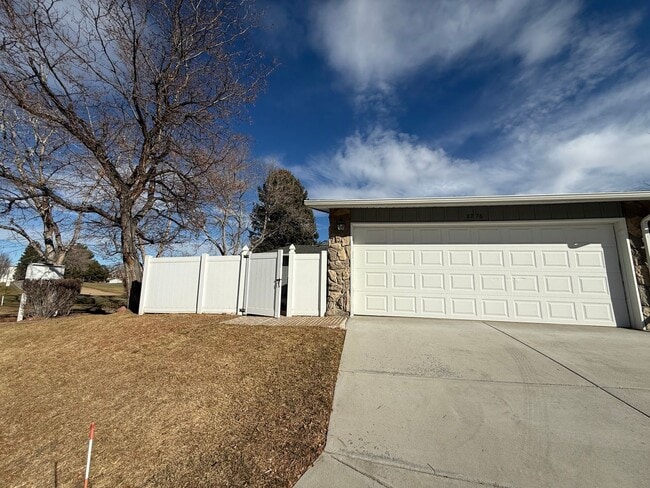 property at 2776 S Wheeling Way