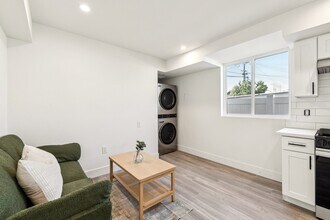 1348 W 35th Pl in Los Angeles, CA - Building Photo - Building Photo