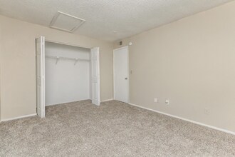 7770 Starkey Rd in Seminole, FL - Foto de edificio - Building Photo