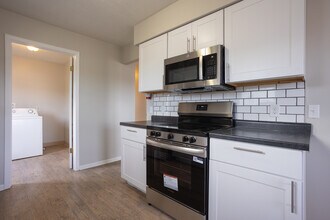 Country Ridge in Kalamazoo, MI - Building Photo - Interior Photo