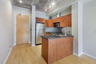 388-388 Richmond St W in Toronto, ON - Building Photo - Building Photo