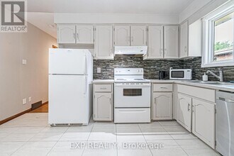 115 Scenic Wood Crescent in Kitchener, ON - Building Photo - Building Photo