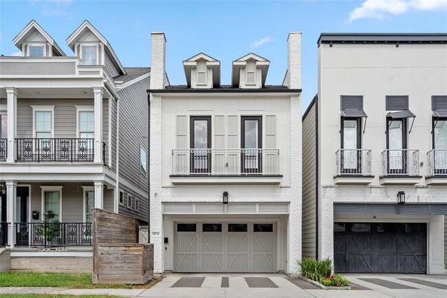 property at 113 E 26th St