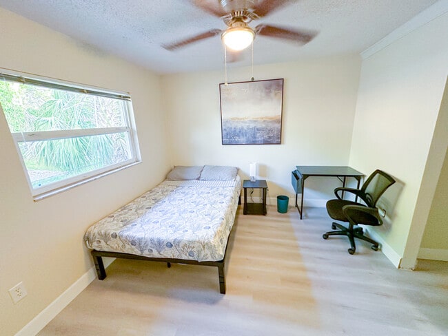 2370 Leon Ave in Sarasota, FL - Building Photo - Building Photo