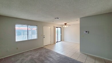 1112 Willow Tree Dr-Unit -#D - File 1050 in Las Vegas, NV - Building Photo - Building Photo