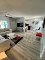 224 Hibiscus Ave in Lauderdale-by-the-Sea, FL - Building Photo