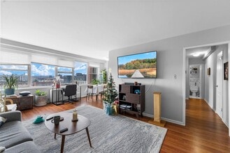 225 St Pauls Ave, Unit 7T in Jersey City, NJ - Foto de edificio - Building Photo