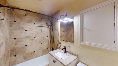 1715 Oak Ave in Woodward, OK - Building Photo - Building Photo