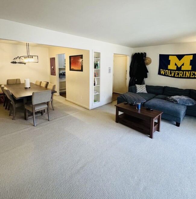 property at 1233 Island Dr