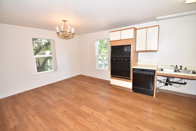 102 Richardson St-Unit -1 in Grass Valley, CA - Building Photo - Building Photo