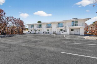 2305 Tamarind Dr in Fort Pierce, FL - Building Photo