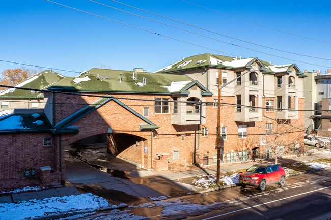 Highland Court in Denver, CO - Foto de edificio - Building Photo