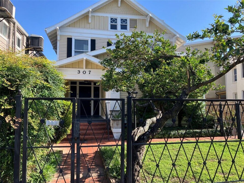 307 Stratford St in Houston, TX - Building Photo