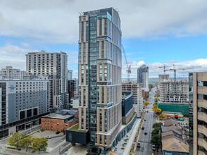 10 Bay Graduate Residence in Hamilton, ON - Building Photo - Primary Photo