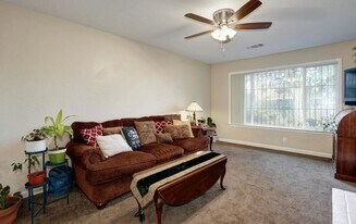 2081 Wakefield Way in Sacramento, CA - Building Photo