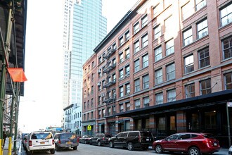 65 N Moore St in New York, NY - Foto de edificio - Building Photo