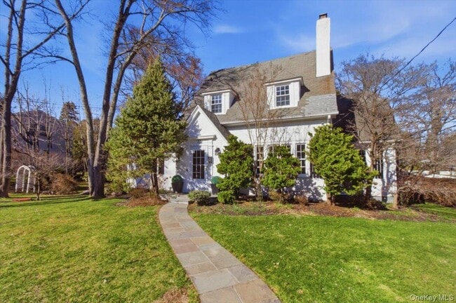 37 Longview Dr in Scarsdale, NY - Building Photo - Building Photo