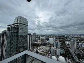 851 NE 1st Ave, Unit 3806 in Miami, FL - Building Photo - Building Photo