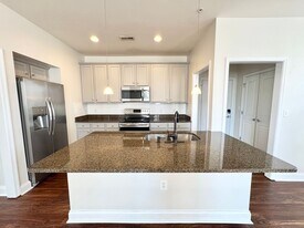 546 Oakland Ave in Charlotte, NC - Building Photo