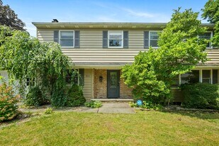 300 Murray Hill Rd in Vestal, NY - Building Photo