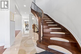 733 Coast Cir in Ottawa, ON - Building Photo - Building Photo