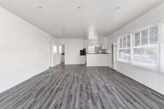 241 Bonito Ave in Long Beach, CA - Building Photo - Building Photo