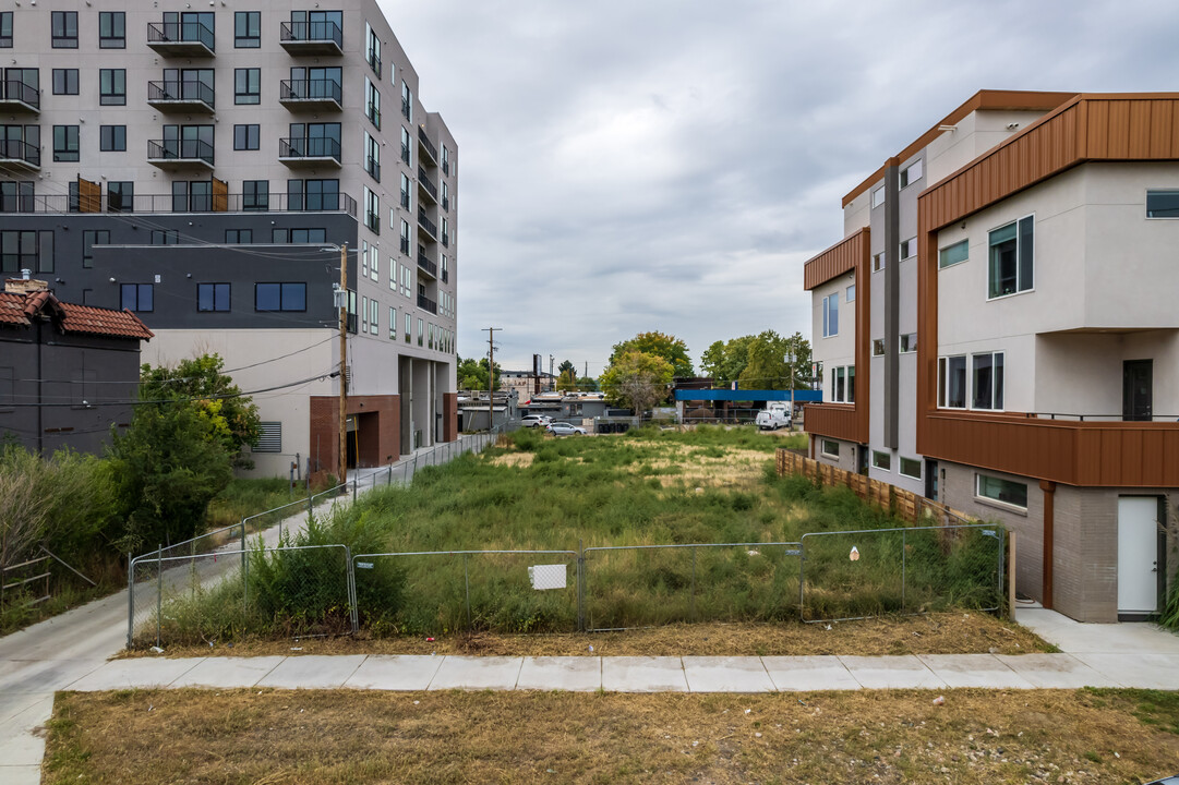 Conejos Apartments in Denver, CO - Building Photo