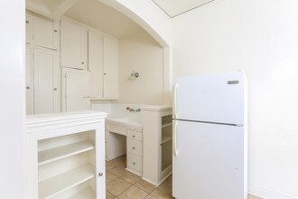 21 Westminster Ave-Unit -205 in Los Angeles, CA - Building Photo - Building Photo