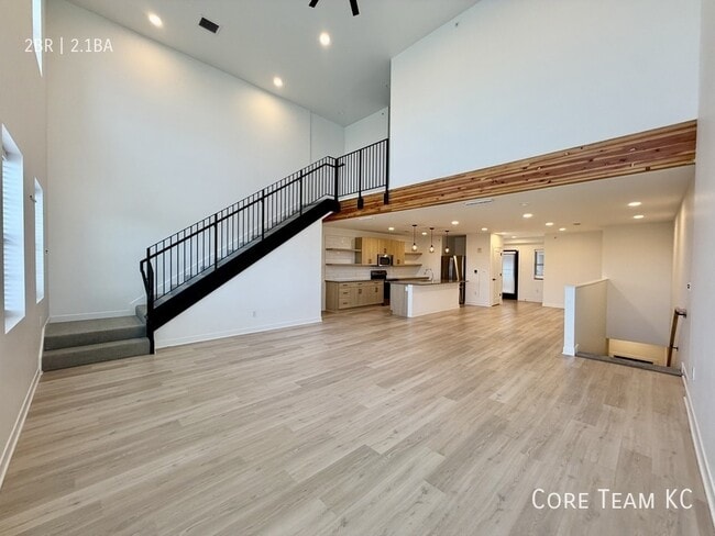 property at 2913 N Oak Trafficway