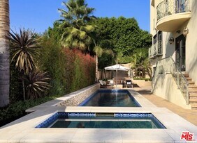 3110 Benedict Canyon Drive in Beverly Hills, CA - Building Photo