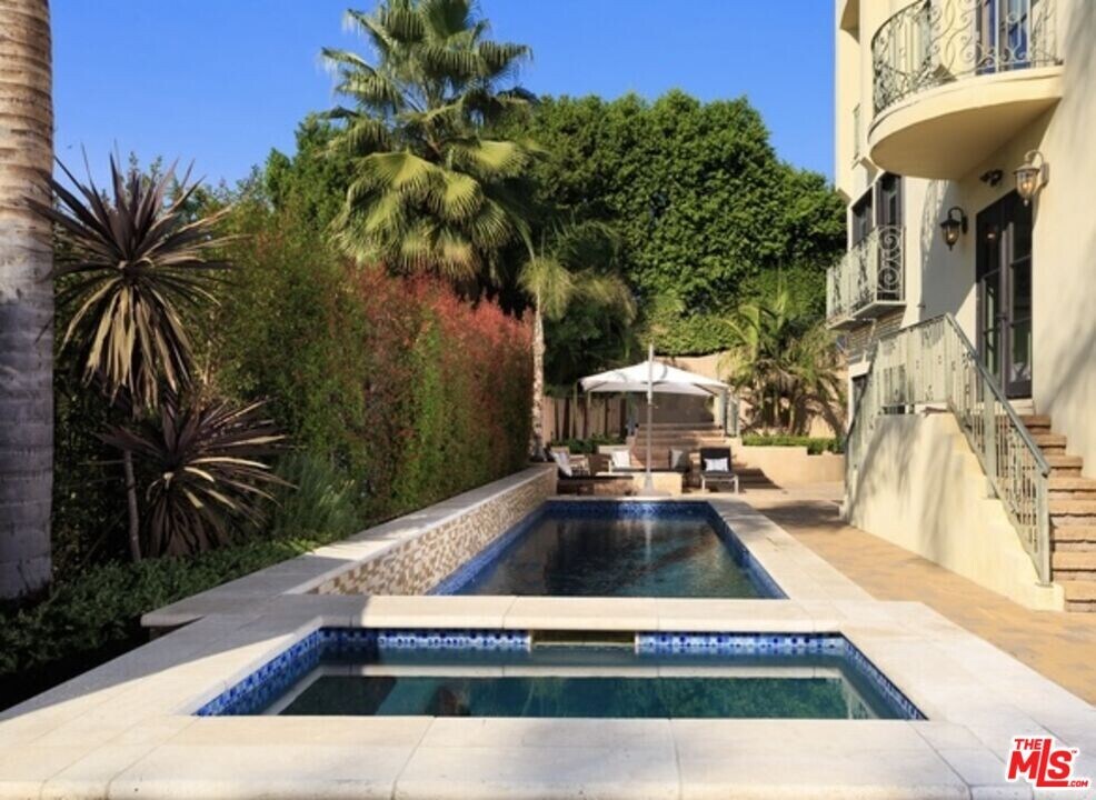 3110 Benedict Canyon Drive in Beverly Hills, CA - Building Photo