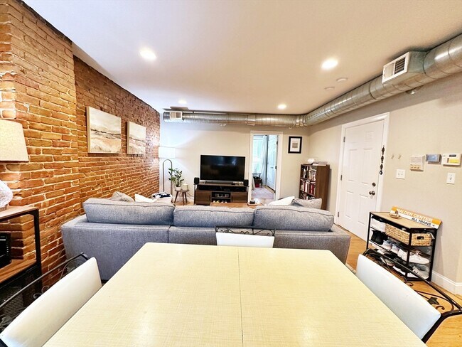 176 Princeton St in Boston, MA - Building Photo - Building Photo