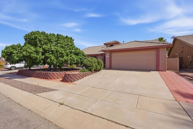 8063 S New Abbey Dr in Tucson, AZ - Building Photo - Building Photo