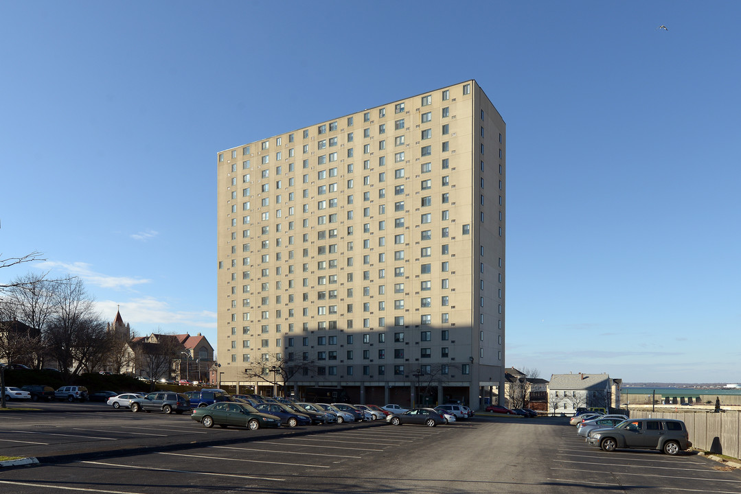 Ships Cove Apartments in Fall River, MA - Building Photo