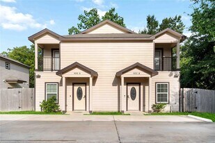 9032 Jutland Rd in Houston, TX - Building Photo