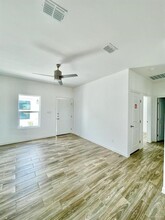 449 E Acacia Ave, Unit 1 in Alamo, TX - Building Photo - Building Photo