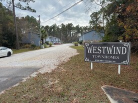 9725 US-98 in Pensacola, FL - Building Photo