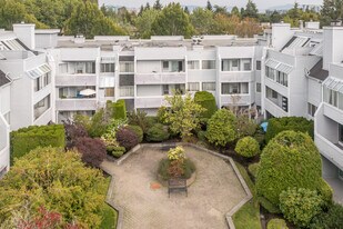 Canterbury Court in Richmond, BC - Building Photo