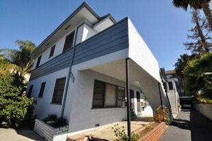 10924 Camarillo St in Los Angeles, CA - Building Photo