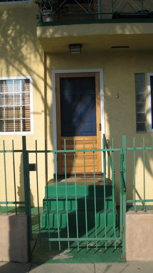1128 6th Ave, Unit 4 in Venice, CA - Foto de edificio - Building Photo